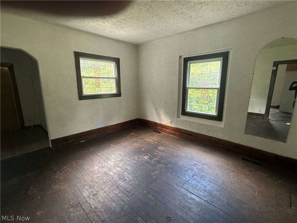 34 Montgomery Youngstown OH 44406