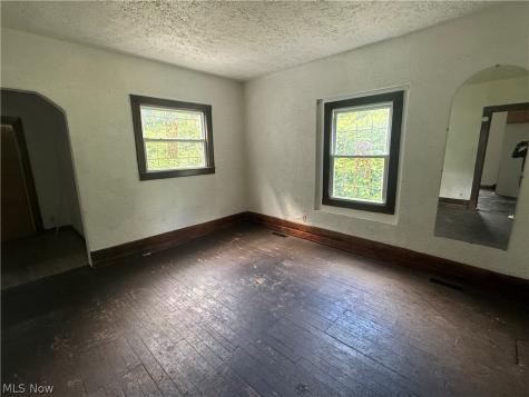 34 Montgomery Youngstown OH 44406