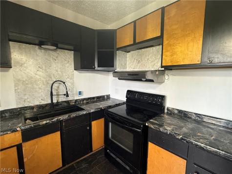 34 Montgomery Youngstown OH 44406