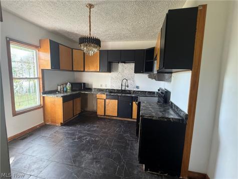 34 Montgomery Youngstown OH 44406