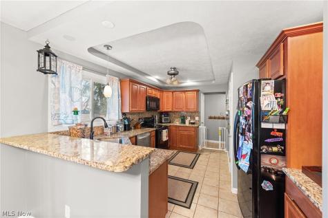 25787 W Ranchview Avenue North Olmsted OH 44070