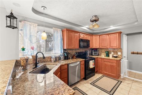 25787 W Ranchview Avenue North Olmsted OH 44070