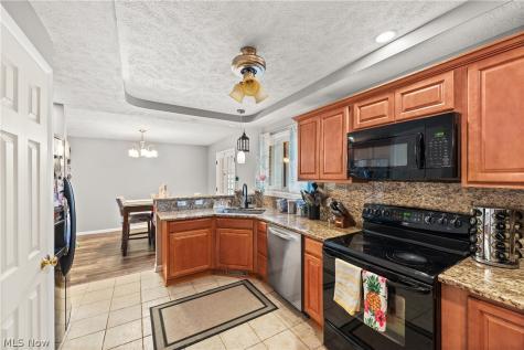 25787 W Ranchview Avenue North Olmsted OH 44070