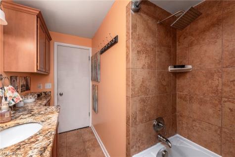 25787 W Ranchview Avenue North Olmsted OH 44070