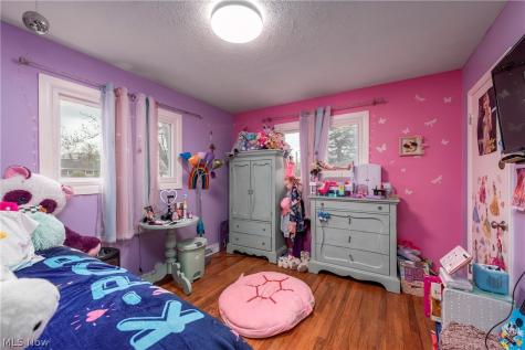 25787 W Ranchview Avenue North Olmsted OH 44070