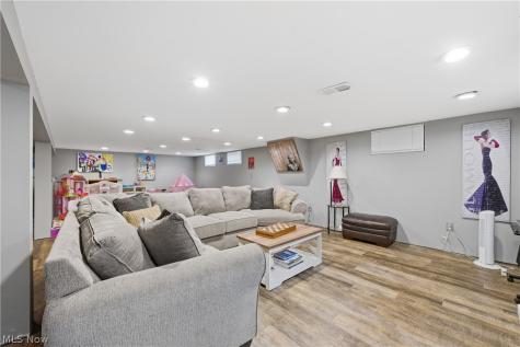 25787 W Ranchview Avenue North Olmsted OH 44070