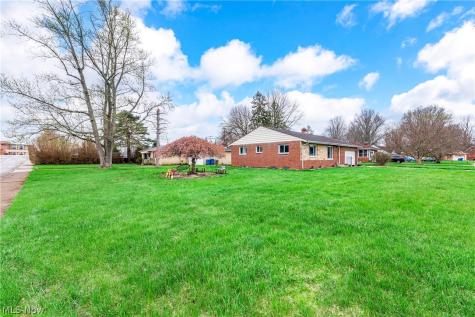 25787 W Ranchview Avenue North Olmsted OH 44070