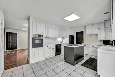 57 Coventry Drive Painesville OH 44077