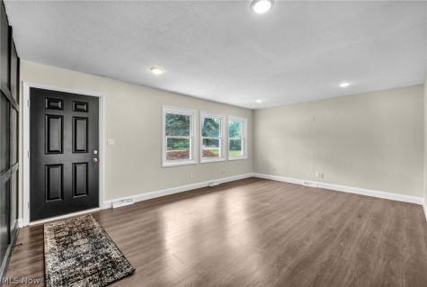 57 Coventry Drive Painesville OH 44077