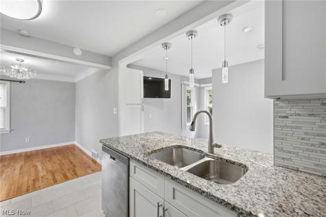 1518 Roselawn Road Mayfield Heights OH 44124