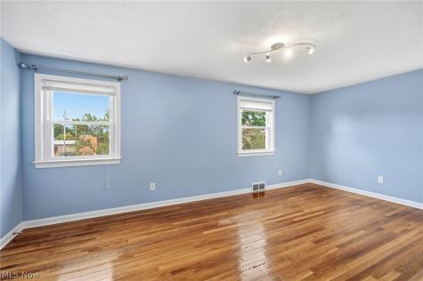 1518 Roselawn Road Mayfield Heights OH 44124