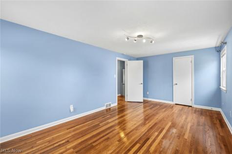 1518 Roselawn Road Mayfield Heights OH 44124
