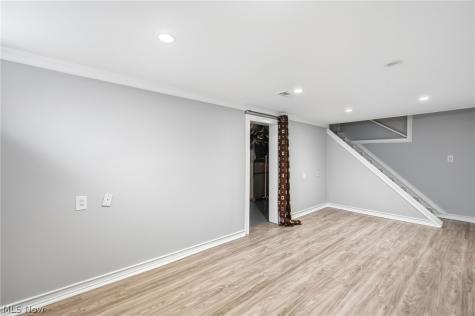 1518 Roselawn Road Mayfield Heights OH 44124