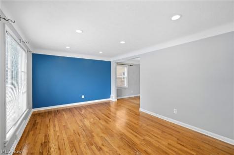 1518 Roselawn Road Mayfield Heights OH 44124