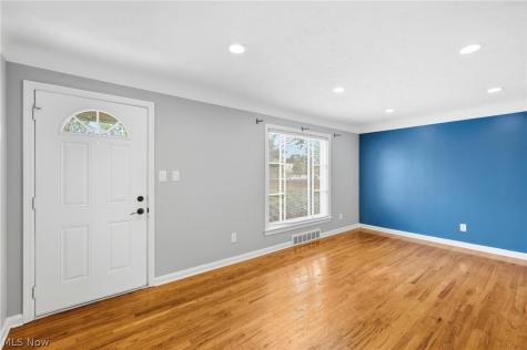 1518 Roselawn Road Mayfield Heights OH 44124