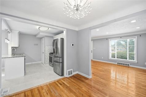 1518 Roselawn Road Mayfield Heights OH 44124