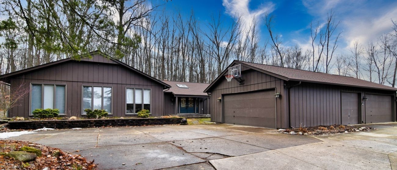 Strongsville OH, 12894 Falling Water Road