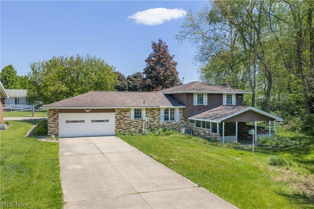 1424 Oak Street Dover OH 44622