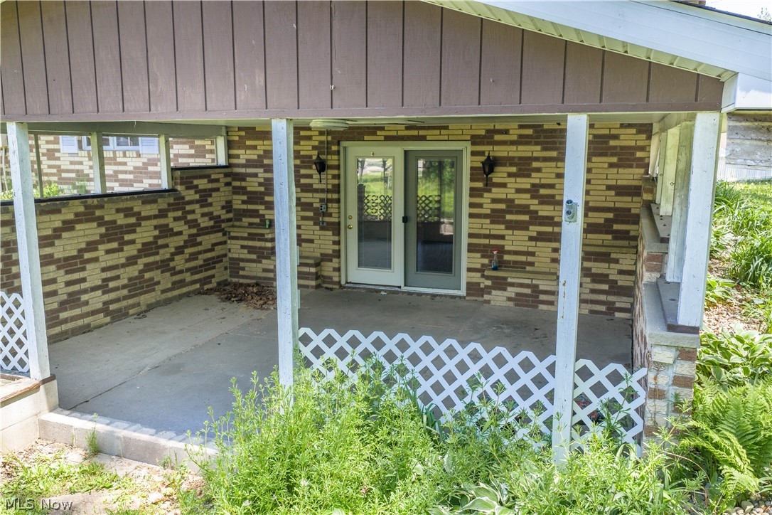 1424 Oak Street Dover OH 44622