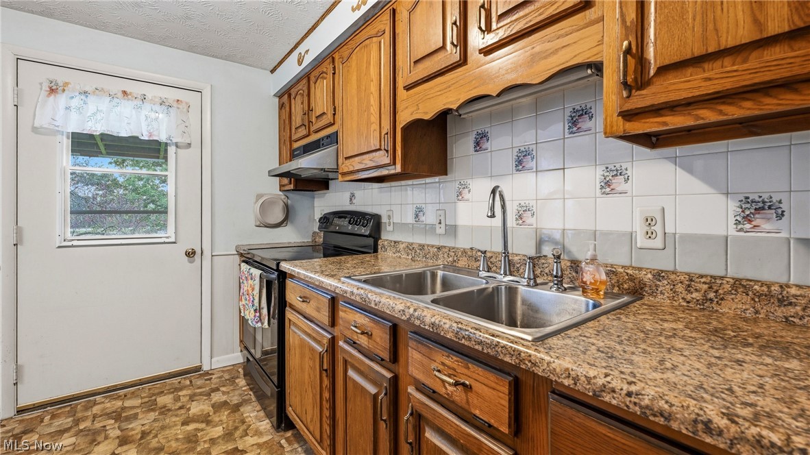 319 Stewart Avenue NW Warren OH 44483