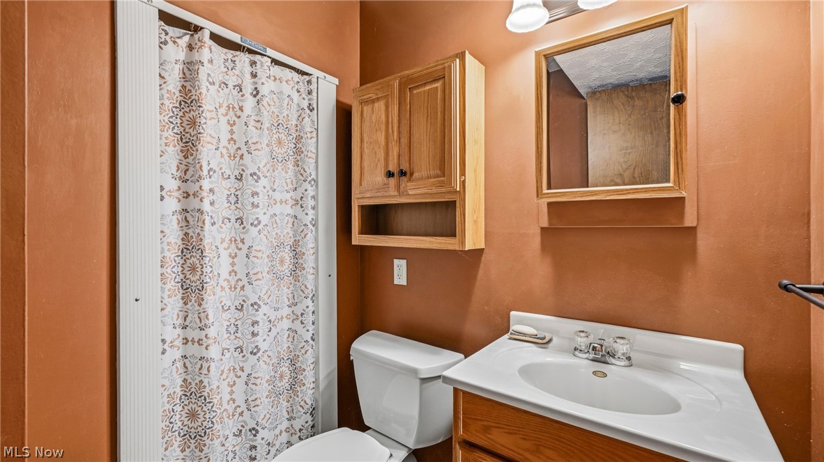 319 Stewart Avenue NW Warren OH 44483