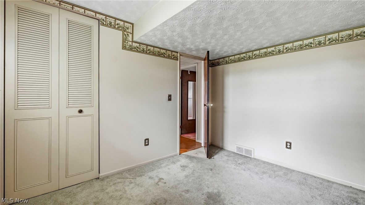 319 Stewart Avenue NW Warren OH 44483