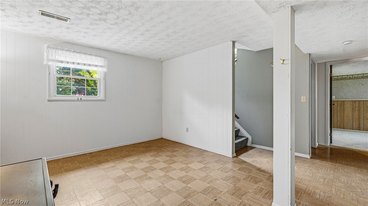 319 Stewart Avenue NW Warren OH 44483
