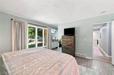 20019 Hawthorne Lane Strongsville OH 44149