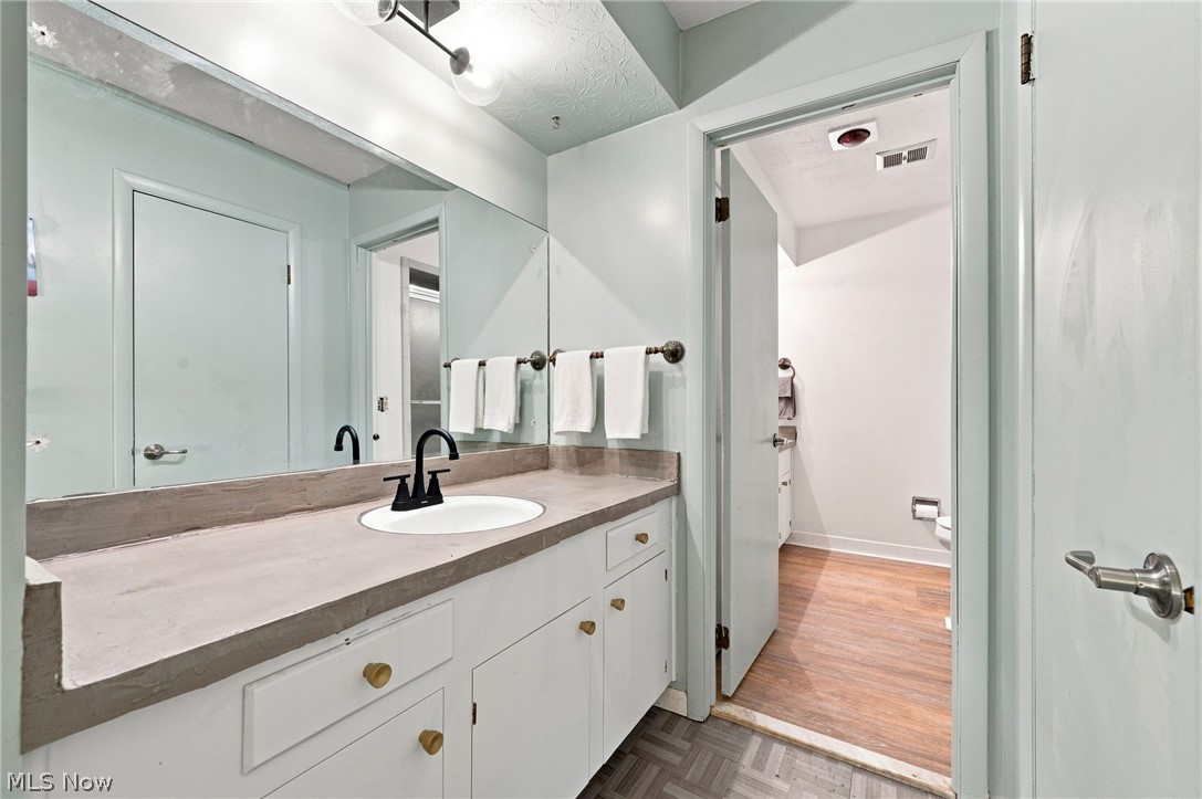 20019 Hawthorne Lane Strongsville OH 44149