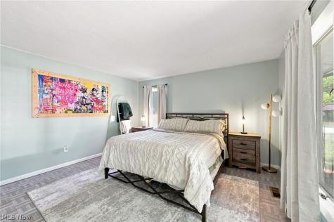 20019 Hawthorne Lane Strongsville OH 44149
