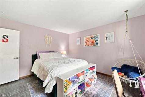 20019 Hawthorne Lane Strongsville OH 44149