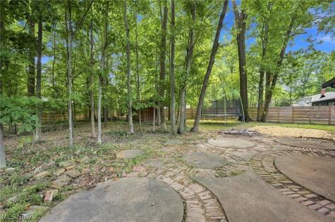 20019 Hawthorne Lane Strongsville OH 44149