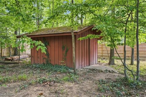 20019 Hawthorne Lane Strongsville OH 44149