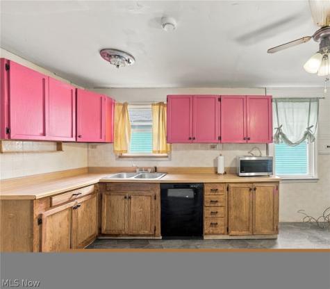 3622 Newark Avenue Cleveland OH 44109