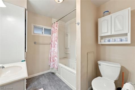 3622 Newark Avenue Cleveland OH 44109