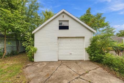 3622 Newark Avenue Cleveland OH 44109