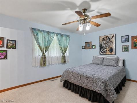 3856 Moonglo Street NW Uniontown OH 44685