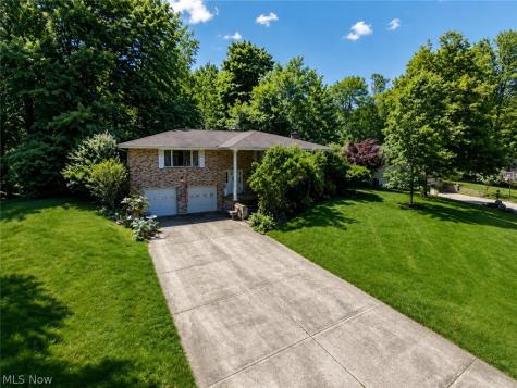 3856 Moonglo Street NW Uniontown OH 44685
