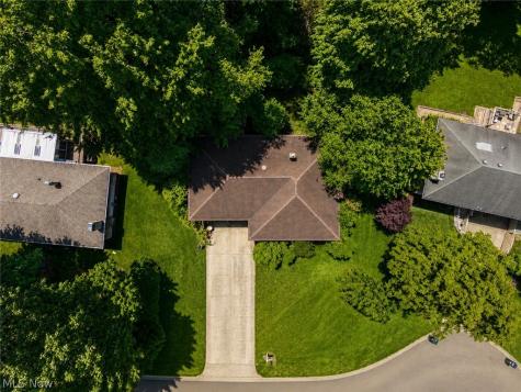3856 Moonglo Street NW Uniontown OH 44685