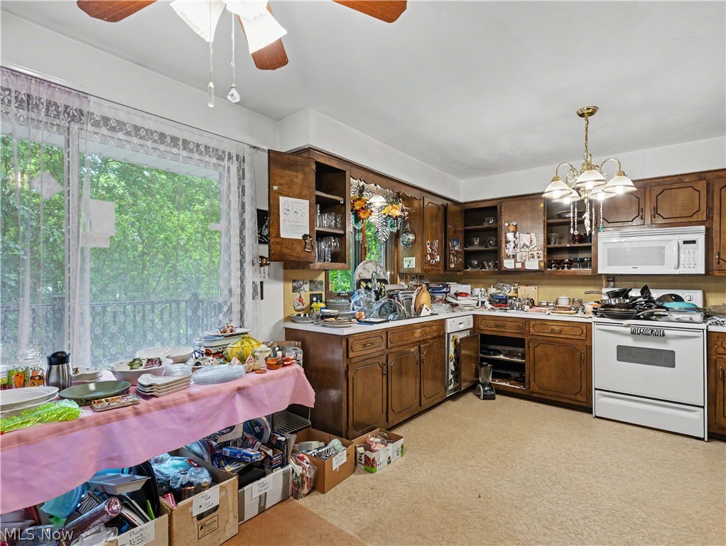 3856 Moonglo Street NW Uniontown OH 44685