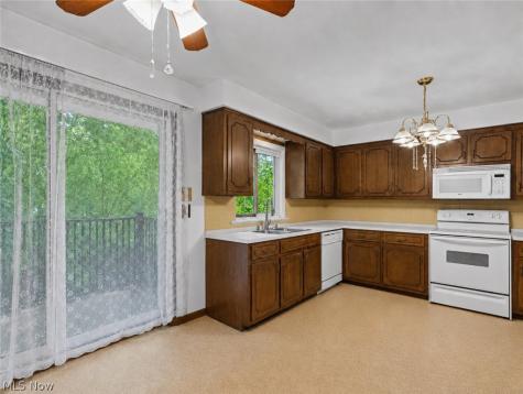 3856 Moonglo Street NW Uniontown OH 44685