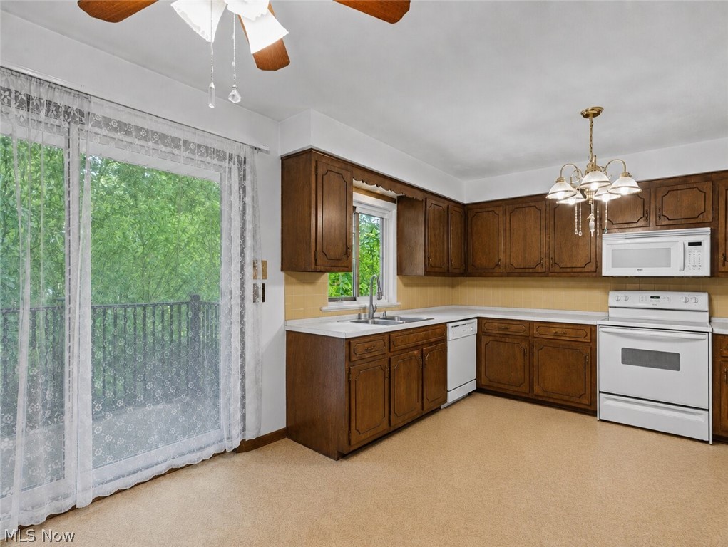3856 Moonglo Street NW Uniontown OH 44685