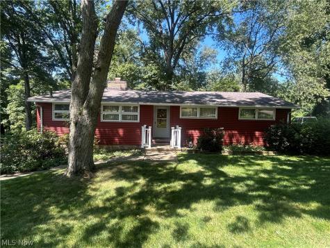 2305 Helena Avenue NW Massillon OH 44646