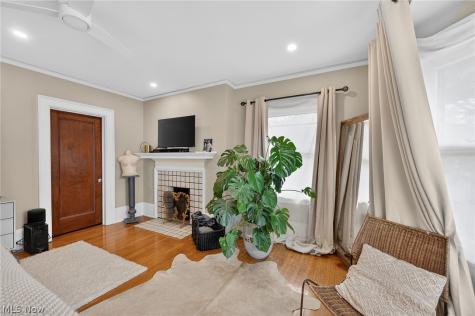 13540 Elbur Lane Lakewood OH 44107