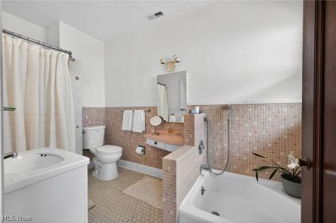 13540 Elbur Lane Lakewood OH 44107