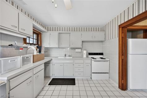 13540 Elbur Lane Lakewood OH 44107