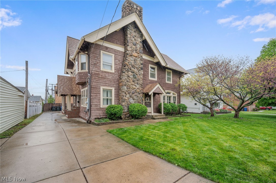 13540 Elbur Lane Lakewood OH 44107