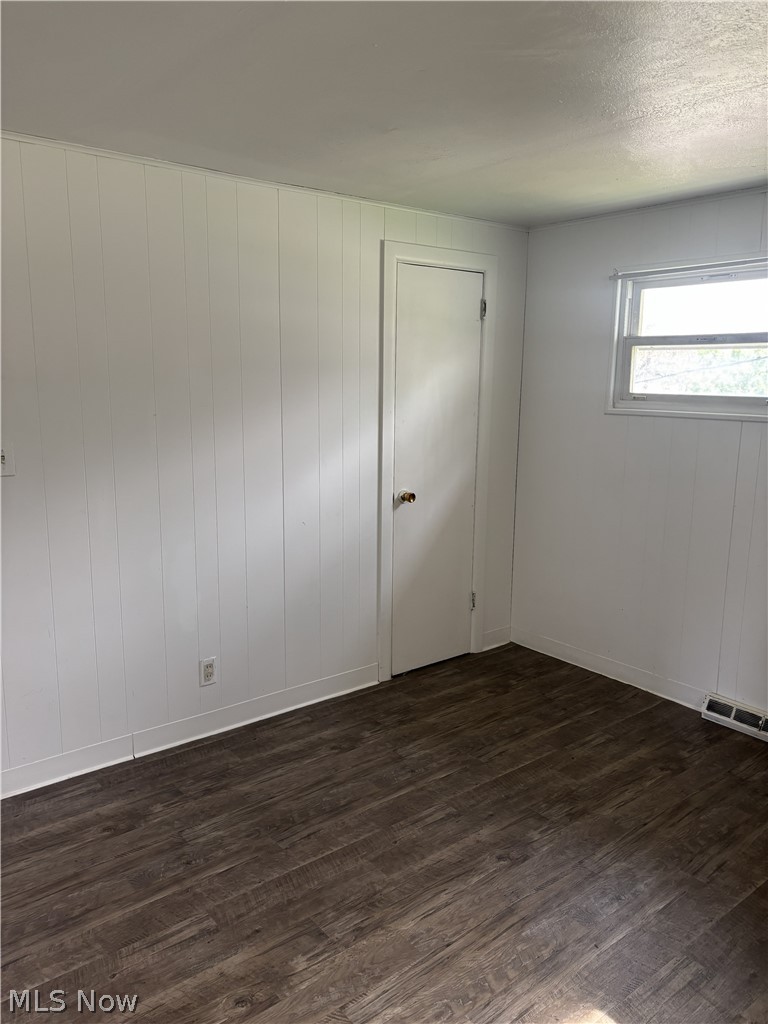 8129 Walnut SW Sherrodsville OH 44675