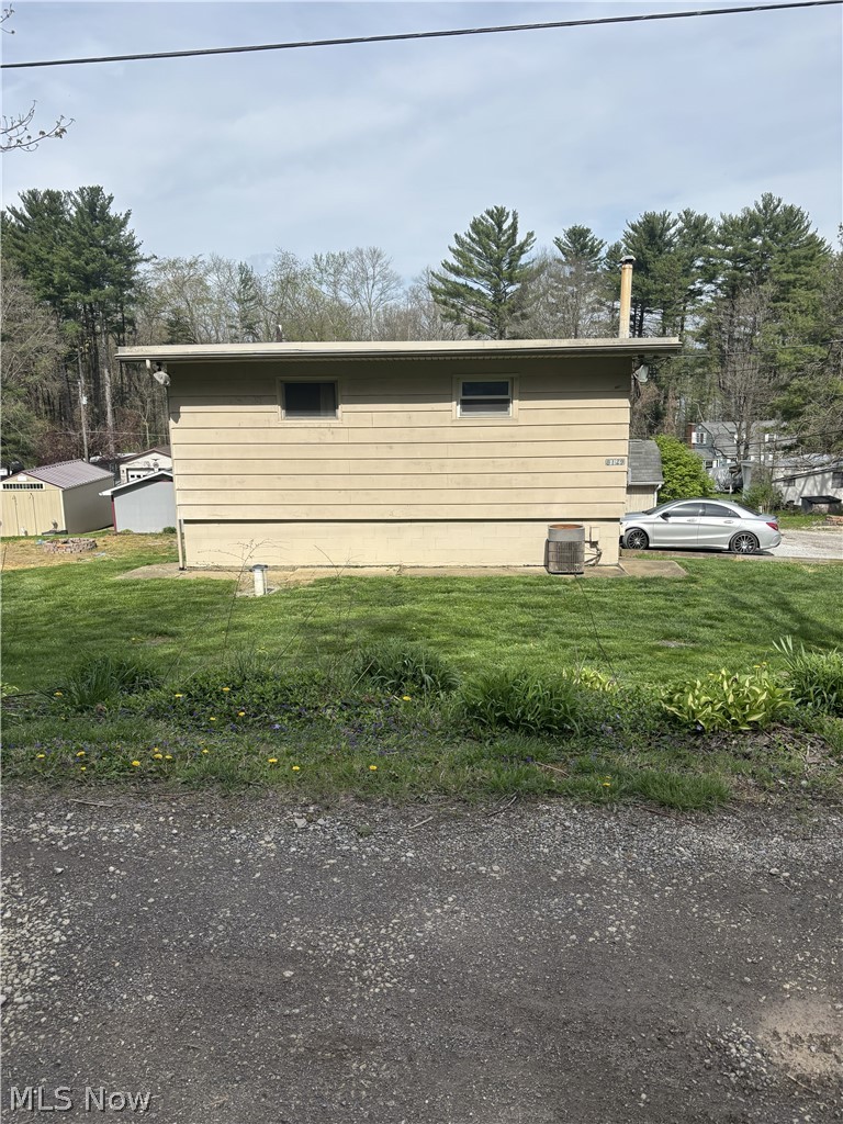 8129 Walnut SW Sherrodsville OH 44675