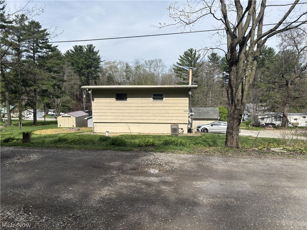 8129 Walnut SW Sherrodsville OH 44675